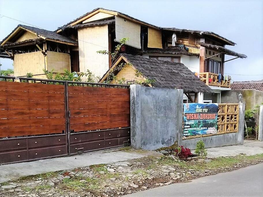 Wisma Djokorio Apartman Tumpang Kültér fotó